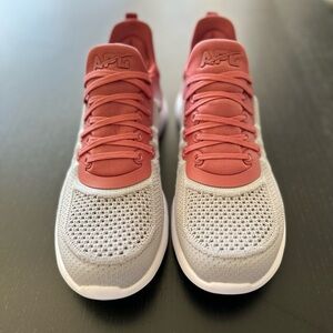APL Techloom Tracer NEW (size 9 women/7.5 men)